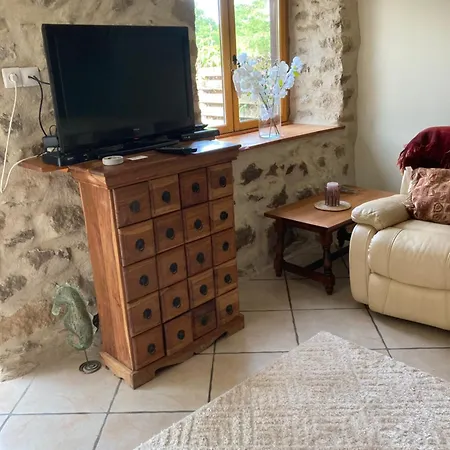 Graffeuil بيت للعطل *