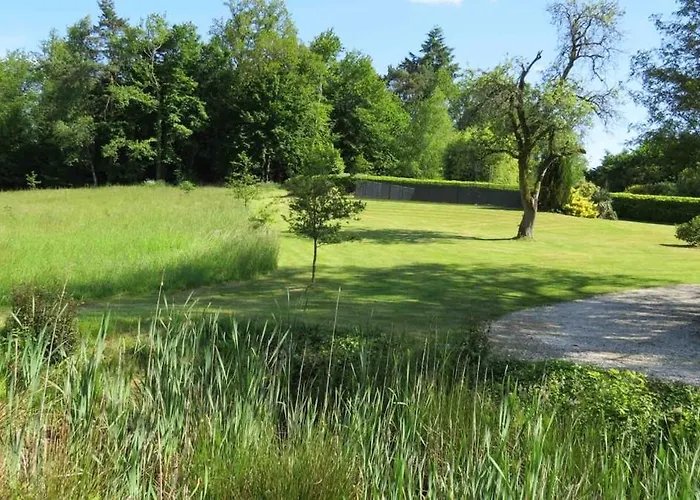 Graffeuil Nyaraló *